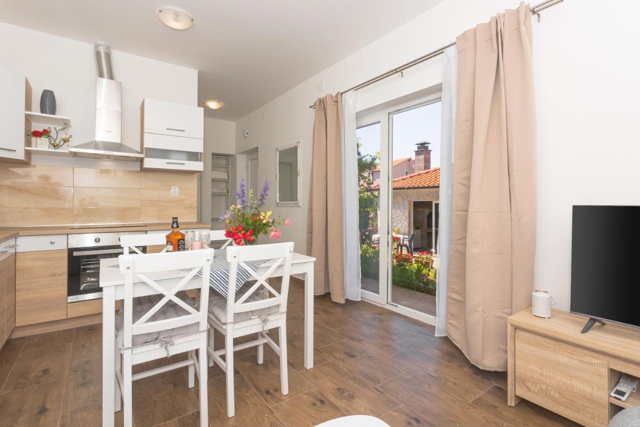 Mara Apartment ชิเบนิก ภายนอก รูปภาพ